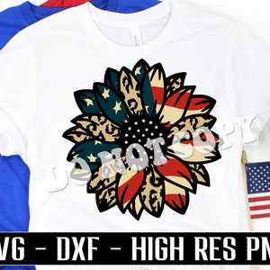 Könnte beinhalten: Ein weißes T-Shirt mit einem rot-weiß-blauen Sonnenblumen-Design. Die Sonnenblume besteht aus einem amerikanischen Flaggenmuster und Leopardenmuster. Das Design ist perfekt für patriotische Feiern.