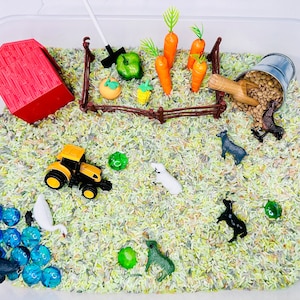 Farm Sensory Bin: Tractor, Animals & Rice Kit