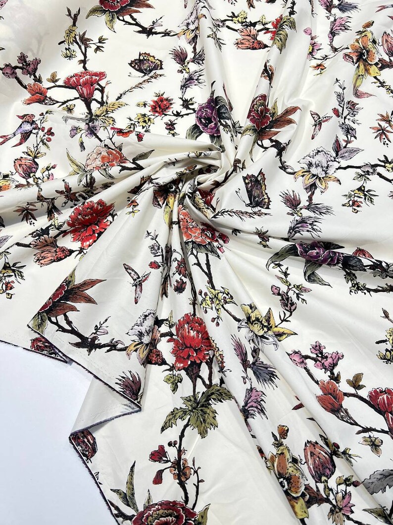 Tessuto di cotone italiano tagliato su misura con stampa di fiori e uccelli, tessuto di cotone di alta qualità con stampa floreale per abiti estivi immagine 5