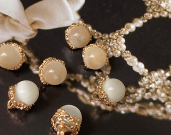 Zestaw 5 guzików o średnicy 0,51 cala w stylu barokowym, metalowe złote guziki z czarnym lub mlecznym kamieniem