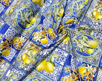 Tessuto di cotone con stampa maiolica di limoni gialli su sfondo blu, piastrelle con stampa Sicilia, tessuto italiano tagliato su misura