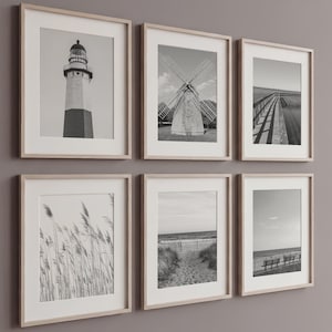 Conjunto de 6 quadros decorativos Hamptons com paisagens costeiras, incluindo farol, moinho de vento e praia.