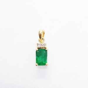 18K Gold Smaragd Halskette mit Diamanten, Smaragd Schmuck, Geschenk für sie, Geburtstagsgeschenk, Jubiläumsgeschenk, Charm Anhänger, Smaragd Anhänger.