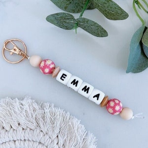 Custom name keychain accessory In Pink and White Daisy Pattern / Zipper Pull / Personalized Gift For Her
