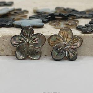 Flower Beads Natural Black Mother of Pearl Hand Carved Sea Shell 5-petal Floral BM-0108-15
