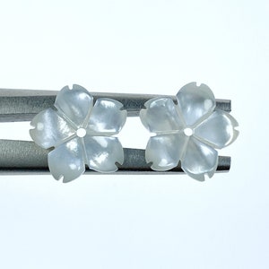 Sakura Flower Beads White Mother of Pearl Hand Carved Cherry Blossom Floral Charms Pendants WM-0211-12