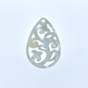 2pc 20mm x 30mm White Mother of Pearl Filigree Drop Shape Leaf Pendants WM-0067