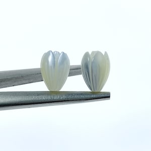 6pc Jasmine Flower Beads White Mother of Pearl For DIY Jewelry Earring Making Hand Carved Natural Shell WM-0017