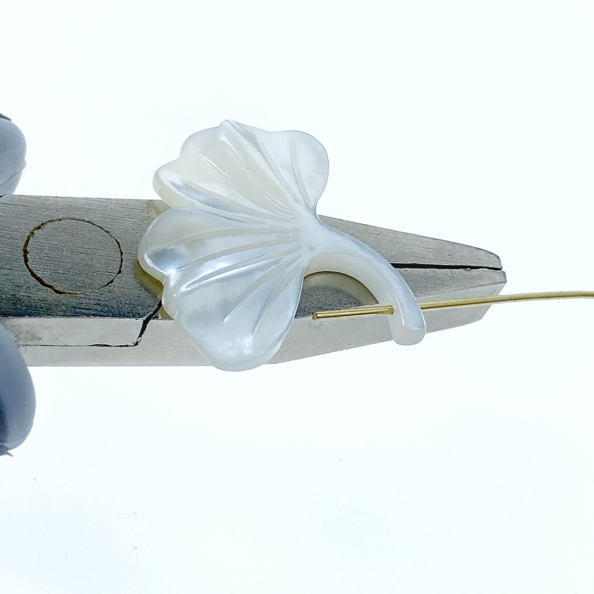 2pc 23mm X 25mm White Mother of Pearl Hand Carved Gingko