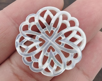 Cuentas redondas de filigrana de nácar de 30 mm para la elaboración de pendientes de joyería nupcial, collar con colgante tallado a mano (WM-0074)