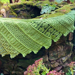 Joka - dragon tail cloth with cuffs - crochet pattern