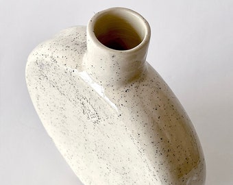 Round pottery vase, japandi vase white sparkle, dry flowers vase, Circle modern clay vase, vase for dining table, vase for vegan