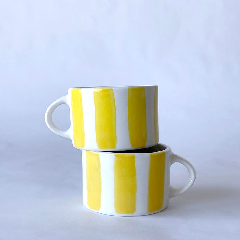 Large yellow striped mug, Handmade blue striped coffee mug, 12oz cup for tea, breakfast cool mug, Modern ceramic Cup, Latte Cup, Pottery Mug imagem 4