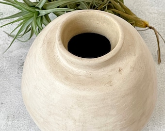Circular ceramic vase, round minimalist clay vase, Small pottery oval vase, Tan nordic flower pot,  mindfulness ceramic vase, wabi sabi vase
