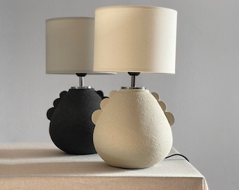 Schreibtischlampe für Büro, Schlafzimmer oder Wohnzimmer, minimalistische Lampe für Zuhause, schwarze Steinzeuglampe, beige Keramiklampe