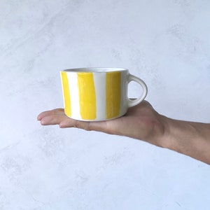 Grote geel gestreepte mok, handgemaakte blauw gestreepte koffiemok, theemok, ontbijtmok, latte mok afbeelding 7