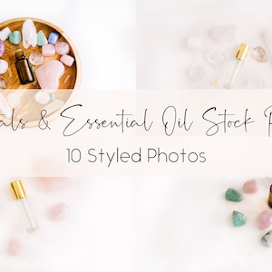 Może przedstawiać: Kolekcja kryształów i butelek z olejkami eterycznymi na białym tle. Kryształy są w różnych kolorach, w tym różowym, zielonym, niebieskim i przezroczystym. Butelki z olejkami eterycznymi są ze szkła przezroczystego z złotymi nakrętkami. Tekst "Crystals & Essential Oil Stock Photos 10 Styled Photos" jest wyświetlany na białym banerze.