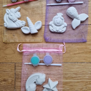 Paint your own unicorn, mermaid and rainbow sets with paints and brush