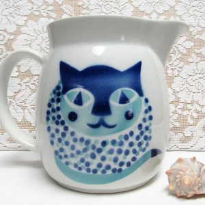 Vintage KAJ FRANCK ARABIA Finland Blue Cat Pottery Pitcher Artsy Blue and White