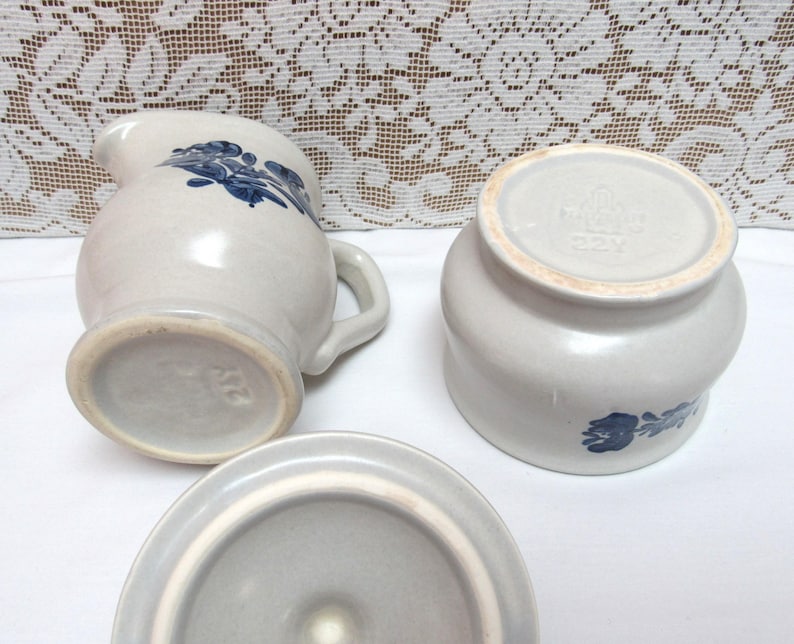 Vintage PFALTZGRAFF YORKTOWNE Stoneware Pottery Sugar Bowl with Lid AND Creamer Blue and White Country Farmhouse zdjęcie 4