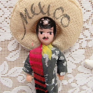 Adorable Vintage MEXICAN SOUVENIR DOLL Traditional Costume Folk Art Clothing Senor Kitsch Sombrero Mexico
