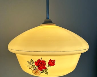 Lampada a sospensione da cucina gialla vintage / Luce di metà secolo / Lampada da cucina retrò / Applicazioni di rose su vetro /Jugoslavia / Anni '70