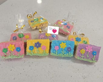 1 doz = flower theme rice krispie treats (12 treats)