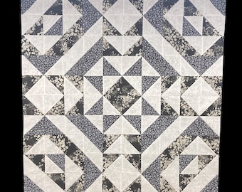 UNFINISHED Quilt top, Black & white star quilt, Monochrome floral mini quilt to finish, FREE mug rugs
