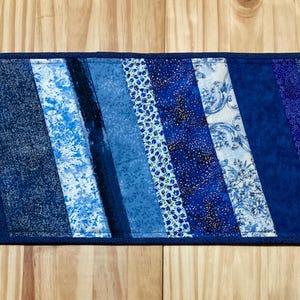 Quilted table runner | Scrappy table runner | Blue Quilted centerpiece | Quilted table décor | Scrappy table quilt | Table runner | Quilts