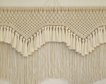 Makramee-Wandbehang aus Baumwolle oder Jute. Handgefertigte Wanddekoration. Boho-Wanddekoration. Makramee-Kopfteil. Handgemachtes Geschenk.