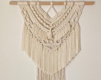 Tapiz de pared de macramé, Colgante de pared bohemio, Decoración de macramé artesanal, Arte de pared hecho a mano, Decoración sala de estar.