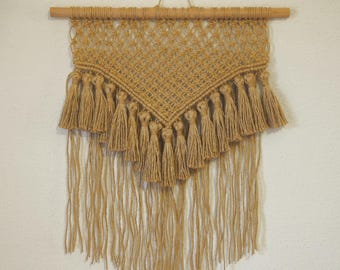 Tapiz de macramé en yute, Decoración boho rústica, Tapiz natural hecho a mano, Decoración de pared artesanal, Regalo artesanal.