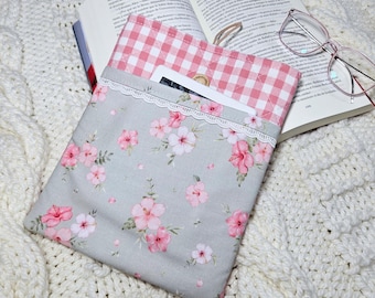 Funda de libro acolchada de algodón floral con botón y bolsillo, Porta libros artesanal, Funda Tablet 8/9" Regalo lectora