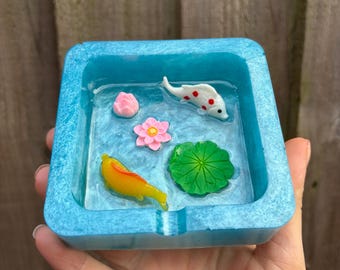 鯉の池の四角い灰皿