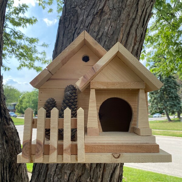 Squirrel House/Nesting Box (Craftsman)