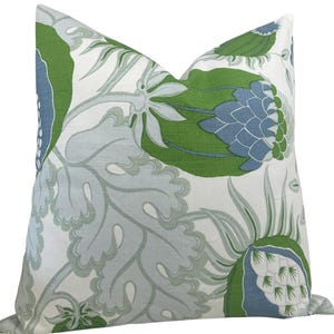 Copricuscino floreale Carnival in Parakeet, cuscini decorativi di design, tessuti Christopher Farr, cuscini in lino