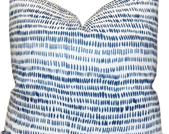 Capa de Almofada Dashes em Azul Marinho, Capas de Almofadas de Designer, Almofadas Decorativas, Rebecca Atwood Textiles