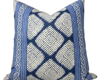 Funda de almohada Austin en azul marino, fundas de almohada de diseño, almohadas decorativas
