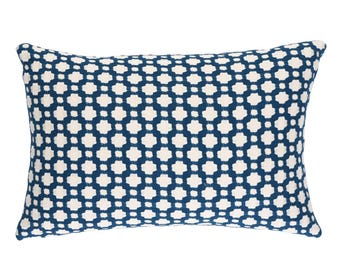 インディゴブルーのBetwixt織り枕カバー、デザイナー枕カバー、装飾枕、F Schumacher Textiles