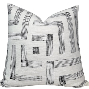 Pastischvävt örngott i kritfärgad jet, designade dekorativa kuddar, Kelly Wearstler Textiles