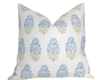 Mughal Kissenbezug in Blau, Designer Dekokissen von Lisa Fine Textiles