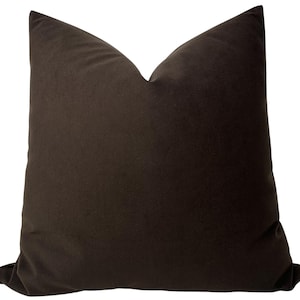Funda de almohada de terciopelo liso en marrón sable, fundas de almohada de diseño, almohadas decorativas, terciopelo de lujo