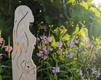 Stele Holz Garten - Gartenstele PERSONALISIERT , Gartenskulptur als Geschenk oder Deko