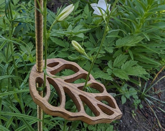 Blumenhalter / Pflanzenstütze aus Holz  "Blatt"  für Pflanzenstab
