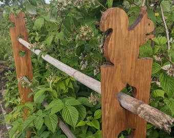 Staudenhalter aus HOLZ,  2x Gartenstecker für Beetumrandung, Beetbegrenzung mit Motiv