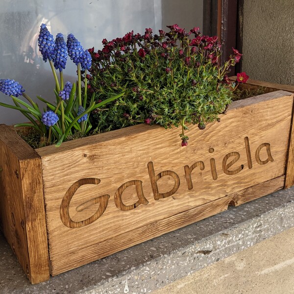 personalisierbar Blumenkasten aus Holz , rustikale Holzkasten für Garten und Balkon , Pflanzkiste / Holzkiste HALTERUNG