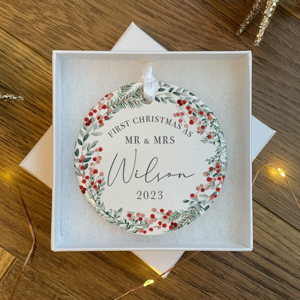 Personalisiertes erstes Weihnachten als Mr & Mrs Christbaumkugel - Weihnachtsschmuck - Personalisierte Hochzeitsverzierung - Weihnachtshochzeit