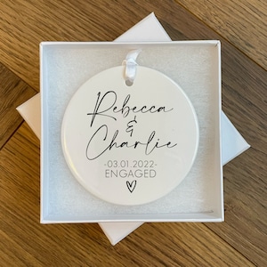 Ornement de fiançailles personnalisé - Cadeau de fiançailles personnalisé - Cadeaux de fiançailles - Souvenir de fiançailles - Cadeau de fiançailles pour couple