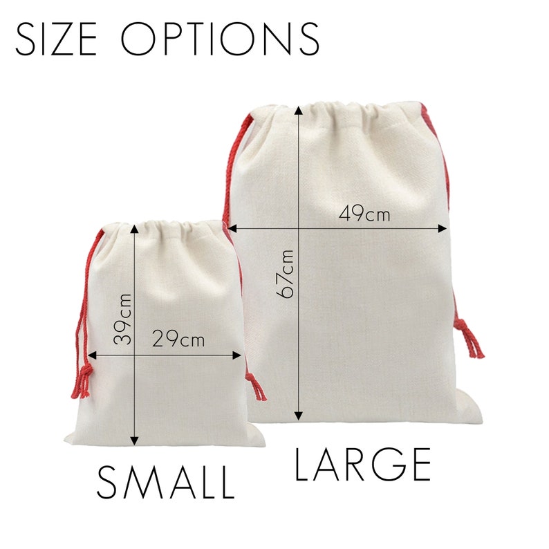 Pu&ograve; includere: Due sacchetti di cotone bianco con coulisse rossa. Il sacchetto pi&ugrave; piccolo misura 29 cm di larghezza e 39 cm di altezza. Il sacchetto pi&ugrave; grande misura 49 cm di larghezza e 67 cm di altezza. I sacchetti sono etichettati "PICCOLO" e "GRANDE".