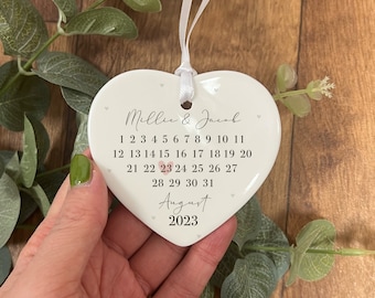 Ornamento personalizzato per data di San Valentino - Primo regalo di San Valentino - Regalo di San Valentino - Regalo di anniversario - Decorazione a cuore d'amore